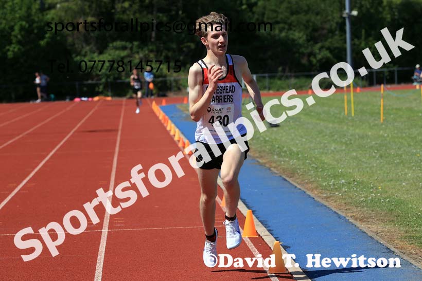 Mens under-17s 3000 metres, 2025 North Eastern Track and Field Champs., Shildon, County Durham. Photo: David T. Hewitson/Sports for All Pics